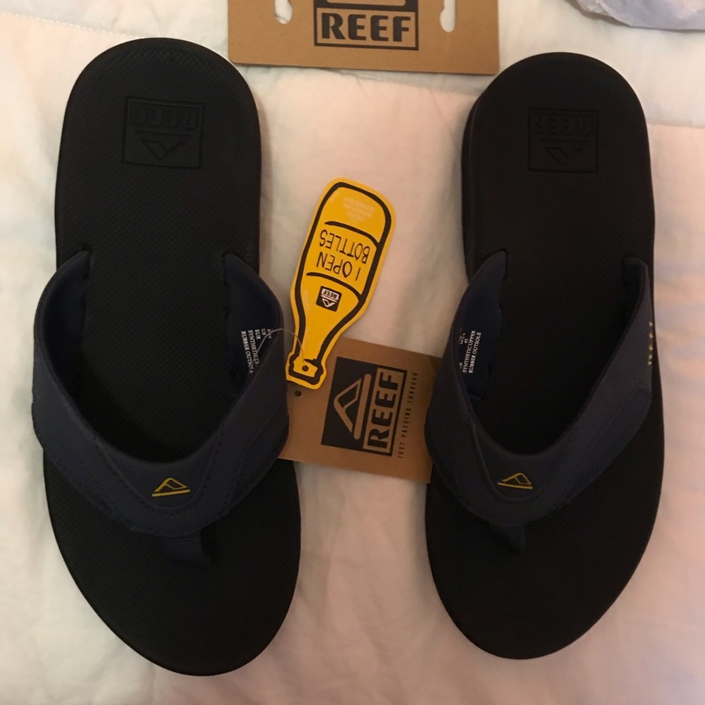 New men’s reef sandals size 9